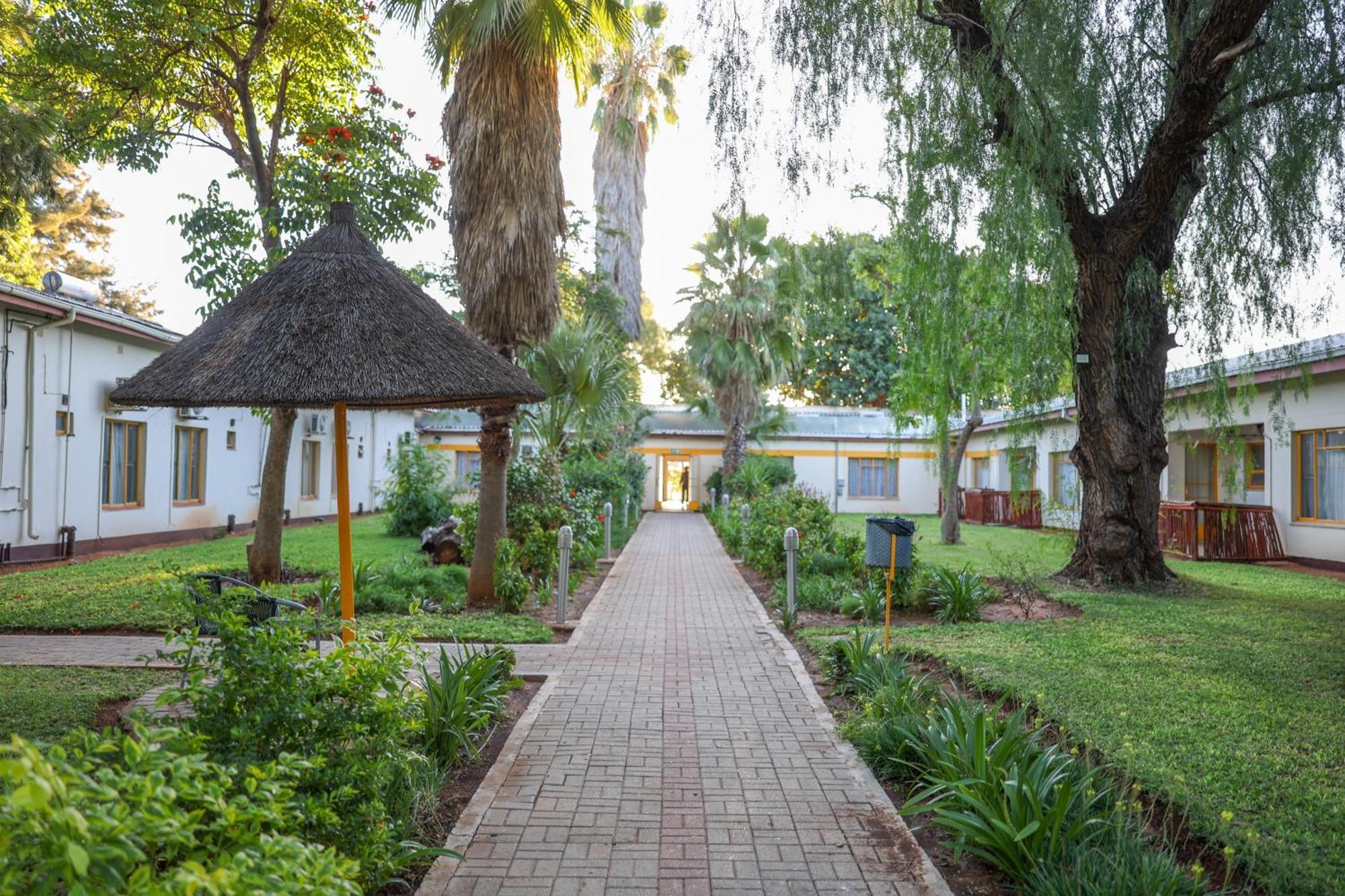 Cresta Botsalo Hotel Palapye Extérieur photo