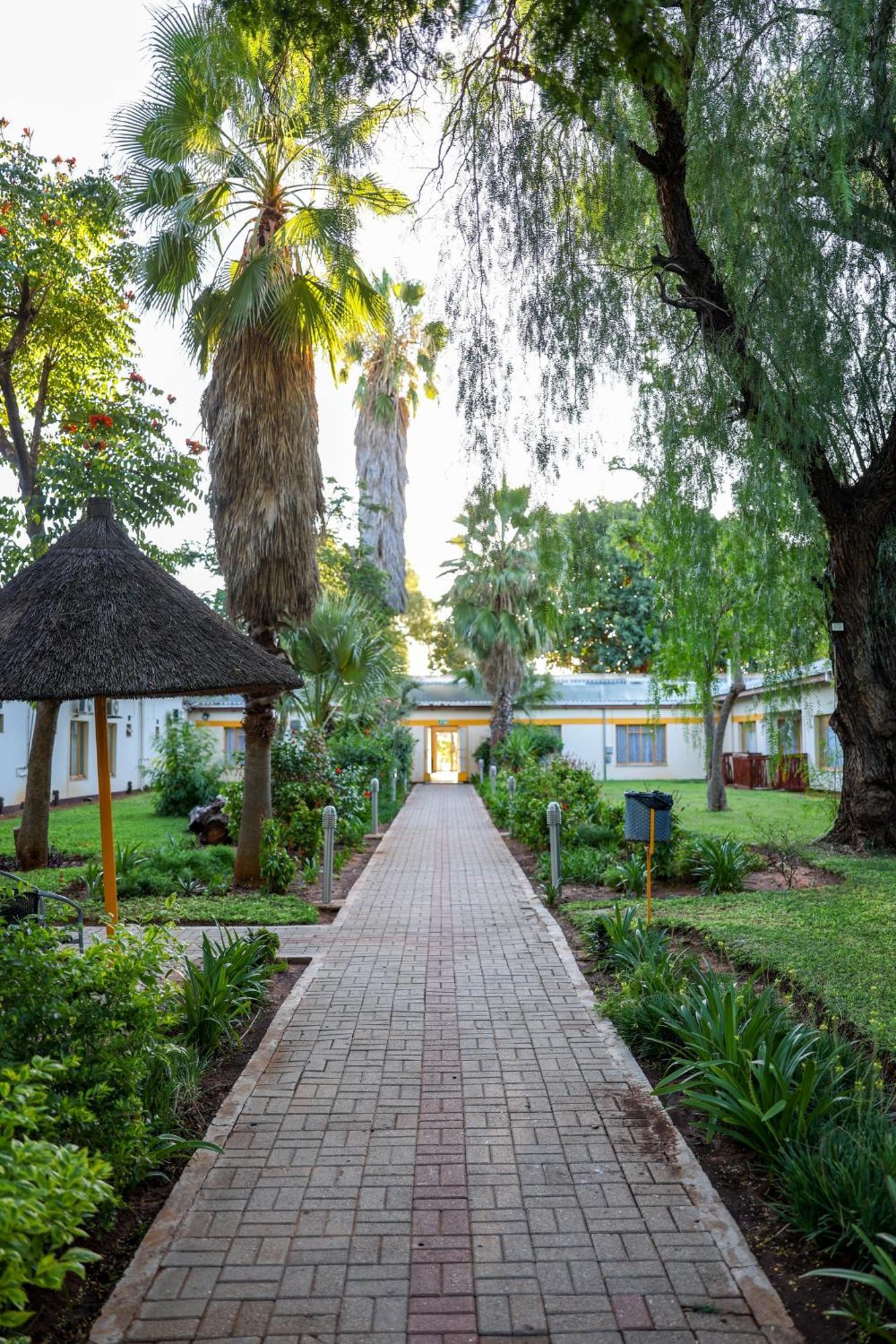 Cresta Botsalo Hotel Palapye Extérieur photo